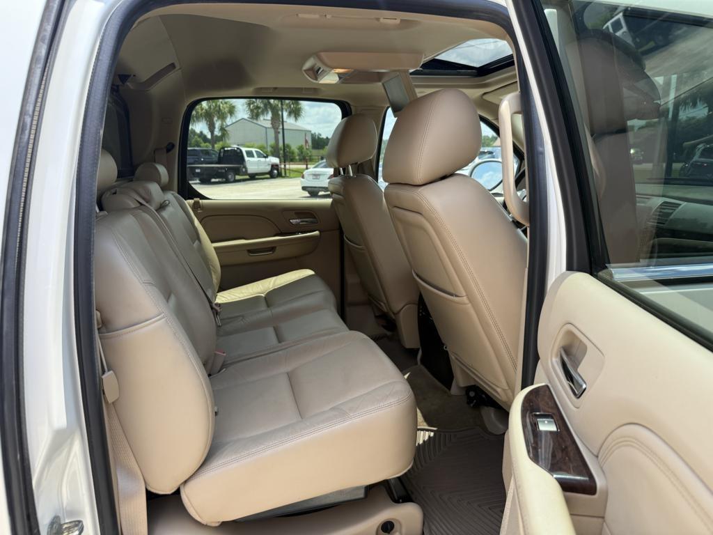Cadillac Escalade EXT AWD 4dr Premium 2011