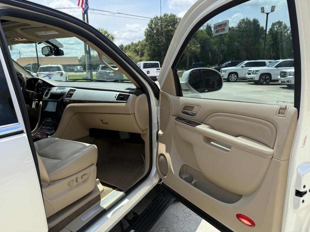 Cadillac Escalade EXT AWD 4dr Premium 2011