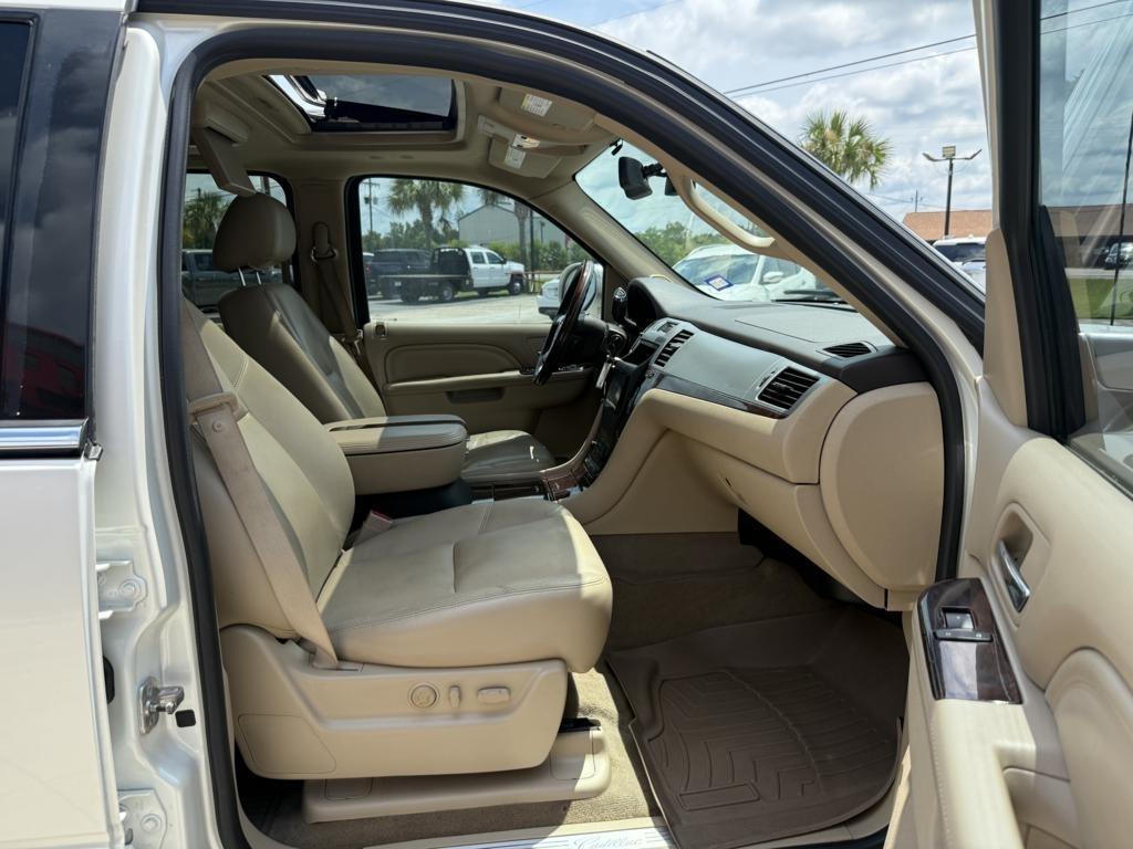 Cadillac Escalade EXT AWD 4dr Premium 2011