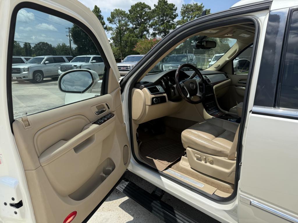 Cadillac Escalade EXT AWD 4dr Premium 2011