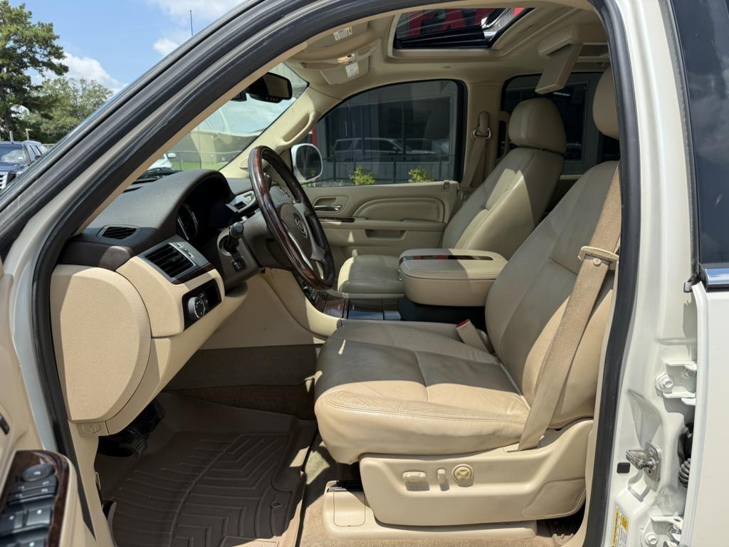 Cadillac Escalade EXT AWD 4dr Premium 2011