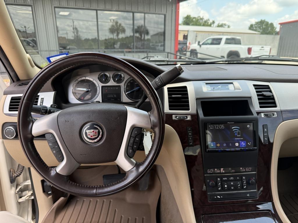 Cadillac Escalade EXT AWD 4dr Premium 2011