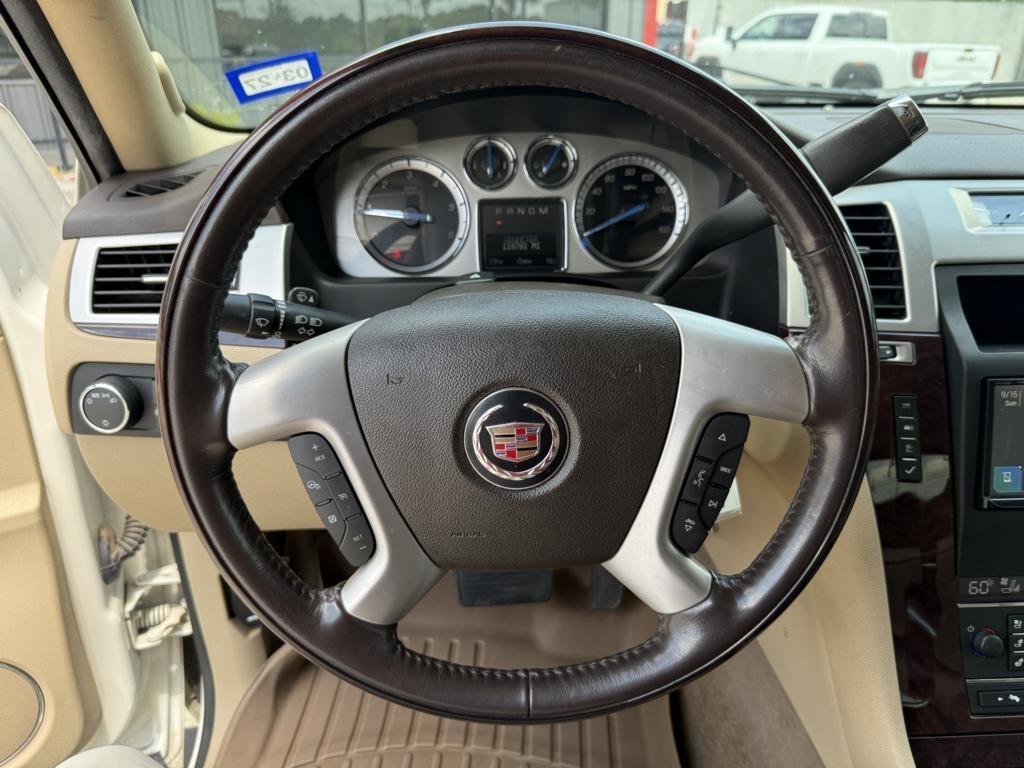 Cadillac Escalade EXT AWD 4dr Premium 2011