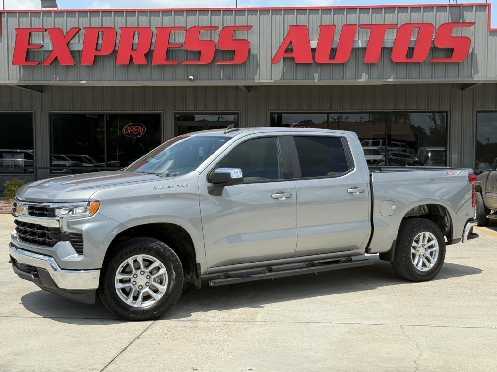 Chevrolet Silverado 1500 4WD Crew Cab 147" LT w/1LT 2023