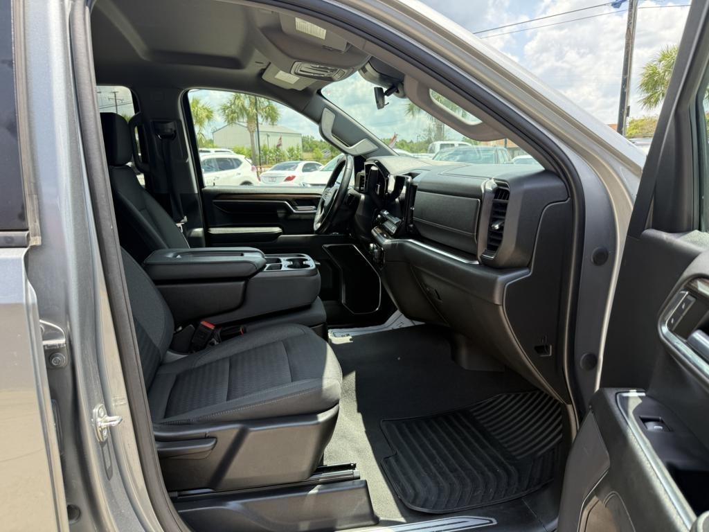 Chevrolet Silverado 1500 4WD Crew Cab 147" LT w/1LT 2023