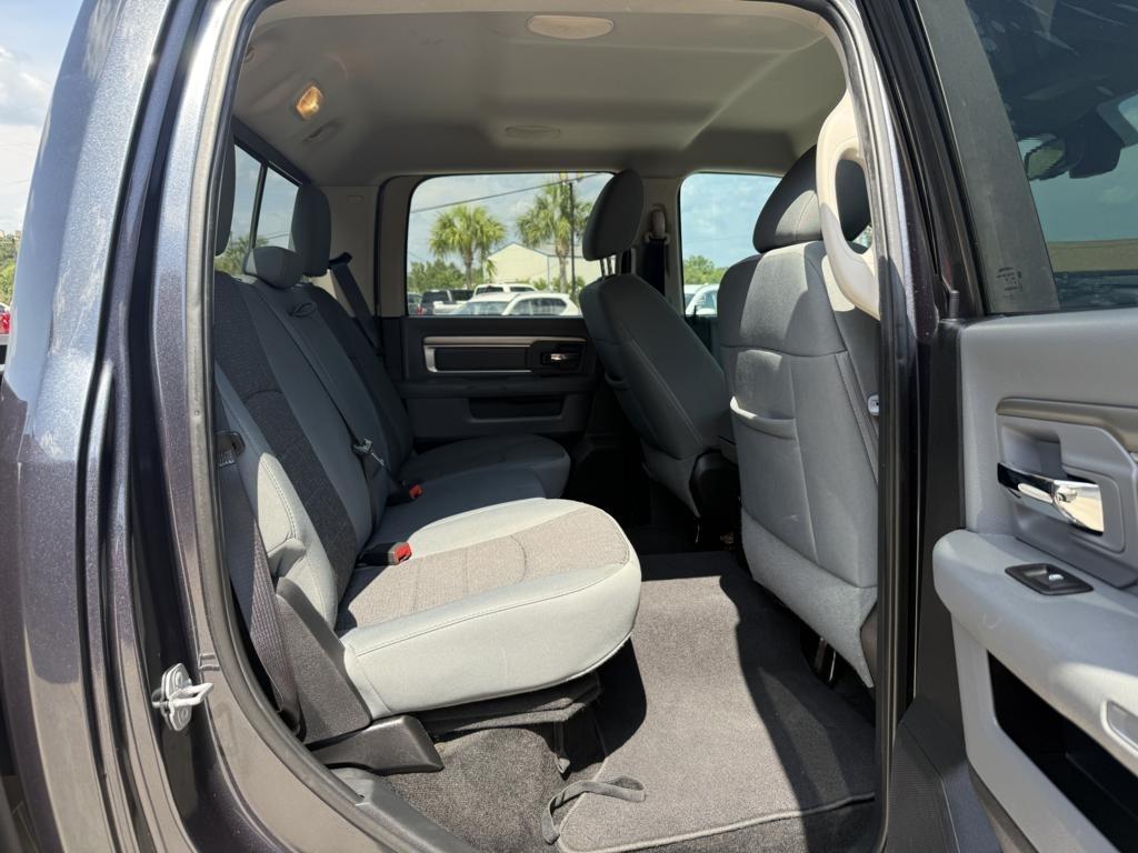 RAM 1500 2WD Crew Cab 140.5" Lone Star 2014
