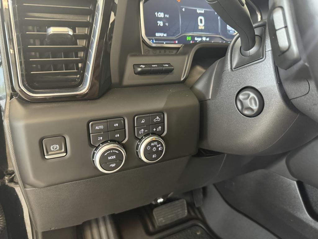 GMC Sierra 1500 4WD Crew Cab 147" Denali 2022