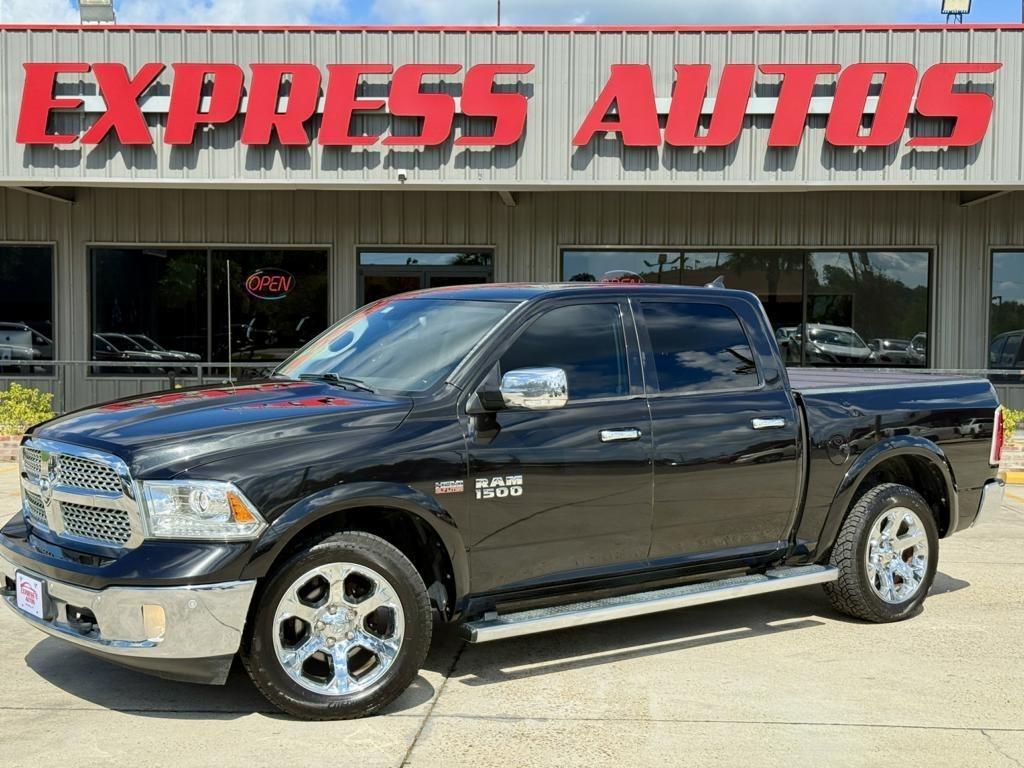 RAM 1500 4WD Crew Cab 140.5" Laramie 2016