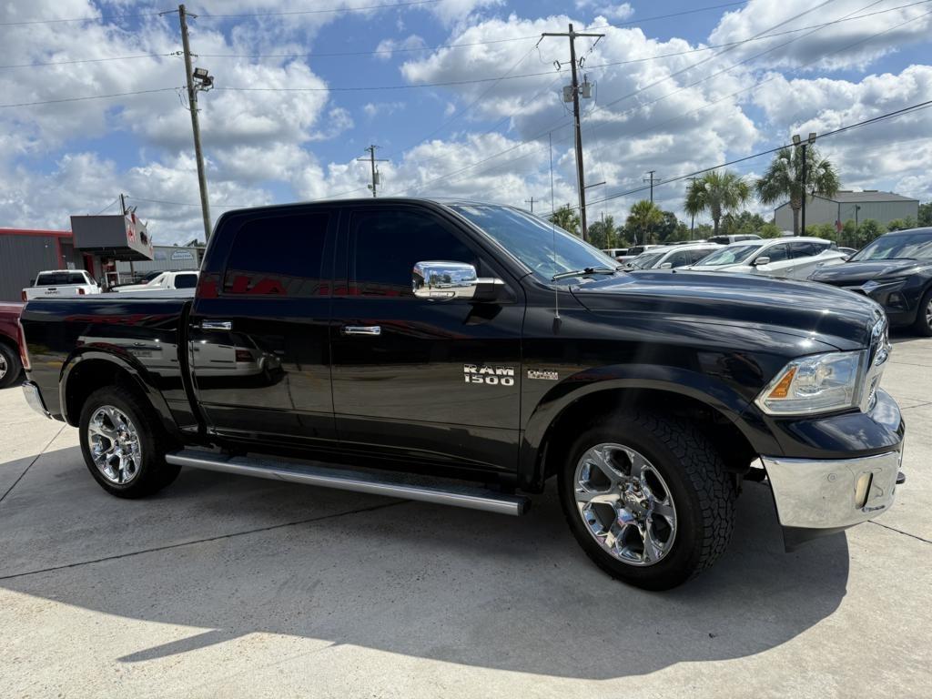 RAM 1500 4WD Crew Cab 140.5" Laramie 2016