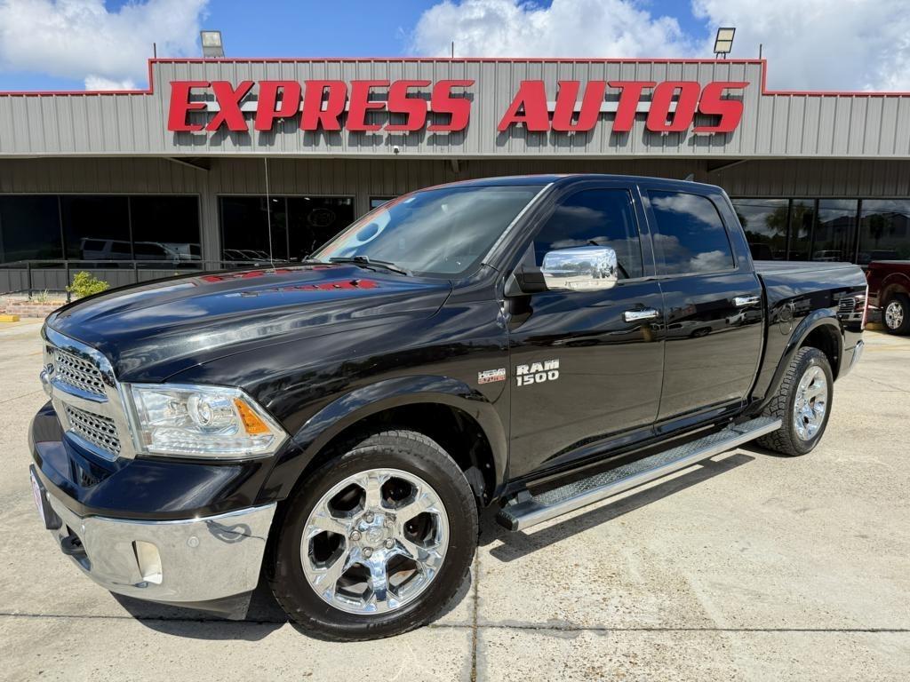 RAM 1500 4WD Crew Cab 140.5" Laramie 2016