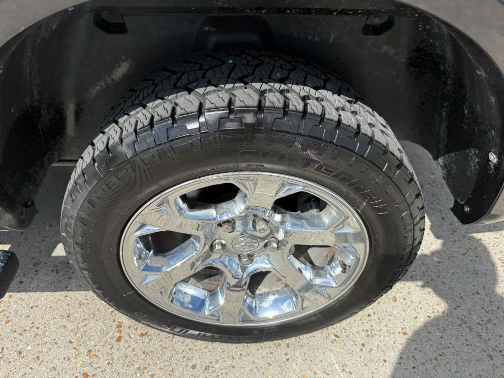 RAM 1500 4WD Crew Cab 140.5" Laramie 2016