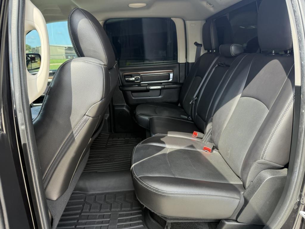 RAM 1500 4WD Crew Cab 140.5" Laramie 2016