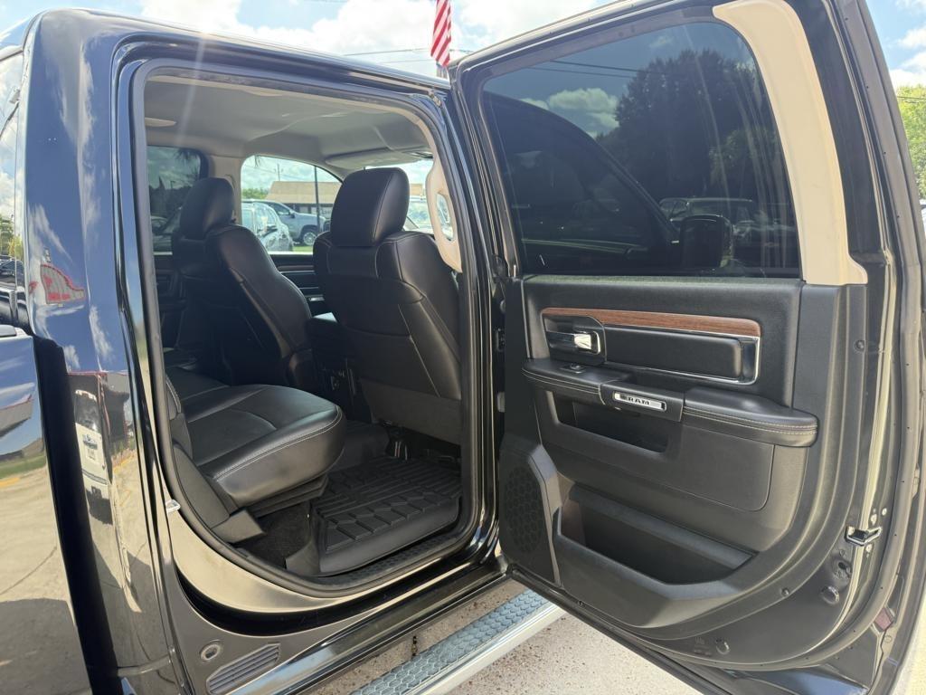 RAM 1500 4WD Crew Cab 140.5" Laramie 2016