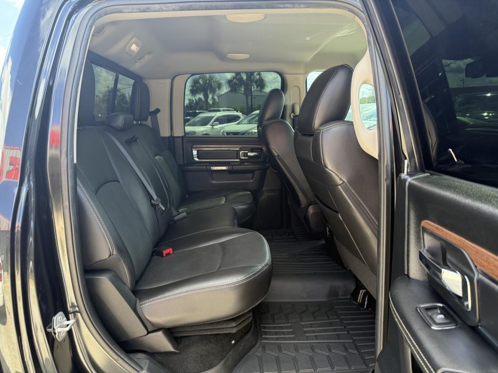 RAM 1500 4WD Crew Cab 140.5" Laramie 2016