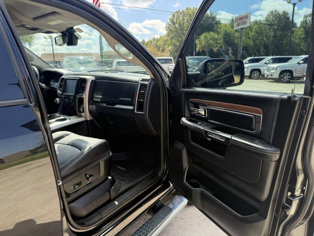 RAM 1500 4WD Crew Cab 140.5" Laramie 2016