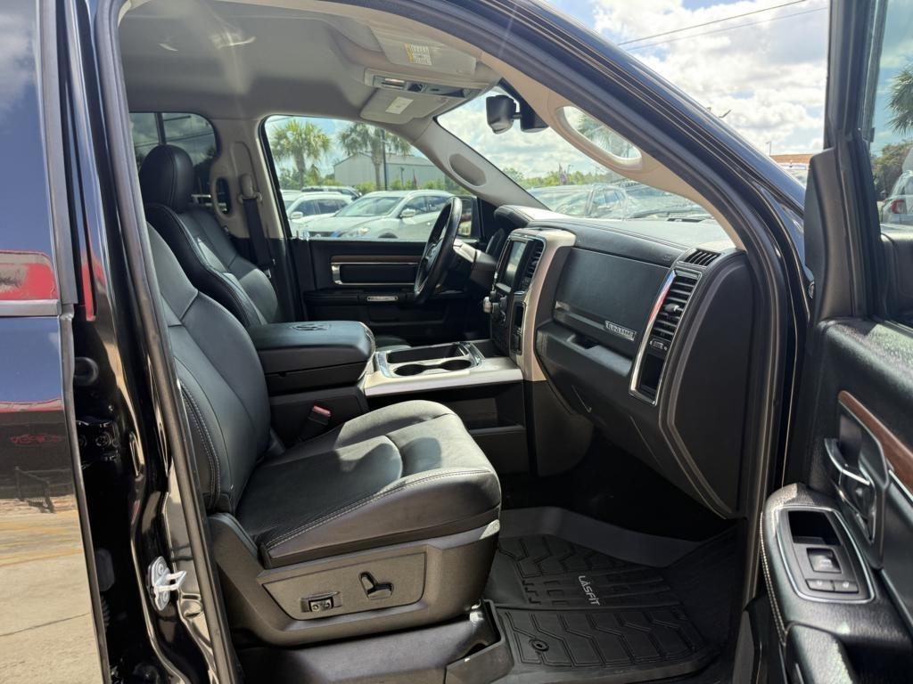 RAM 1500 4WD Crew Cab 140.5" Laramie 2016