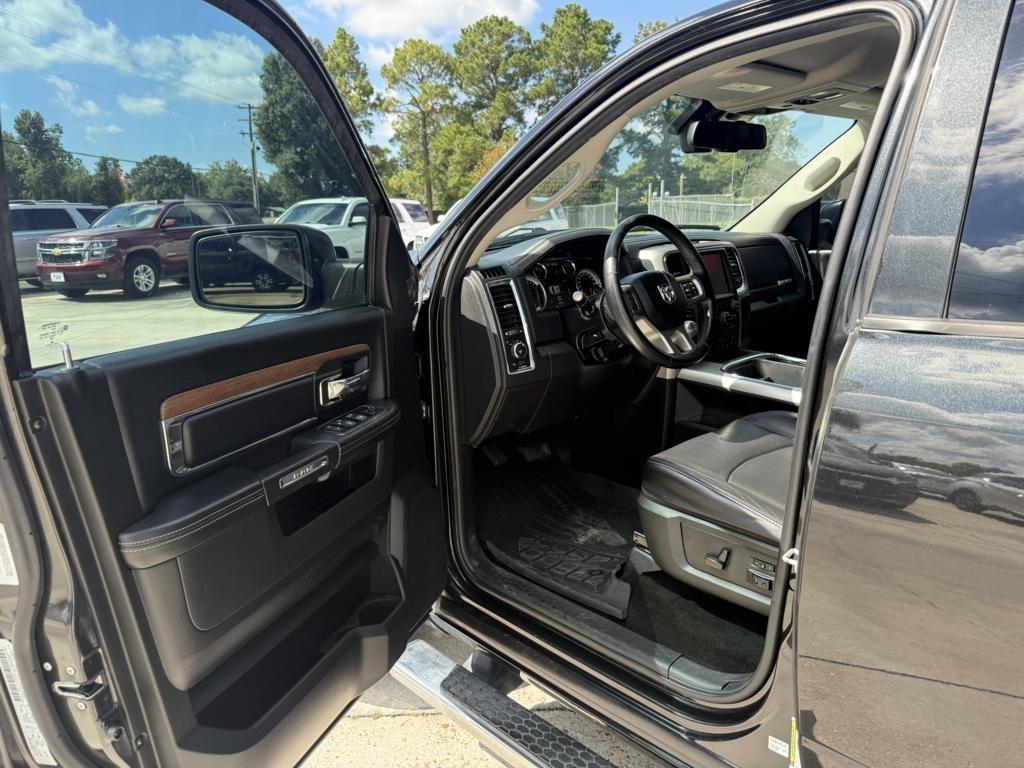 RAM 1500 4WD Crew Cab 140.5" Laramie 2016