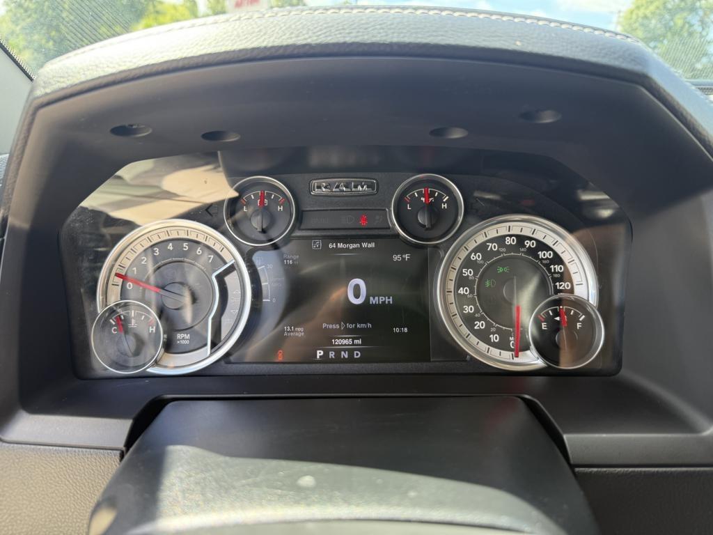 RAM 1500 4WD Crew Cab 140.5" Laramie 2016