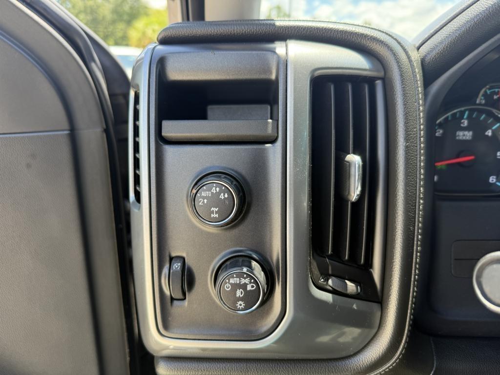 Chevrolet Silverado 1500 4WD Crew Cab 153.0" LTZ w/1LZ 2015