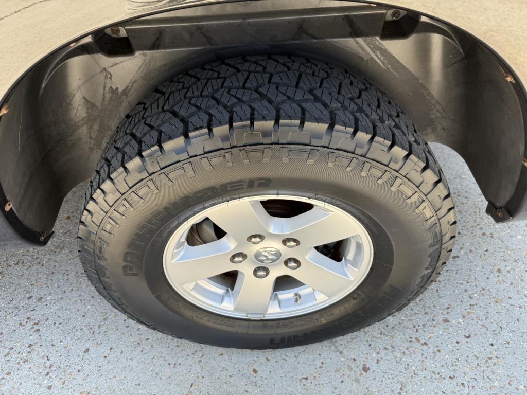 Dodge Ram 1500 2WD Quad Cab 140.5" SLT 2009