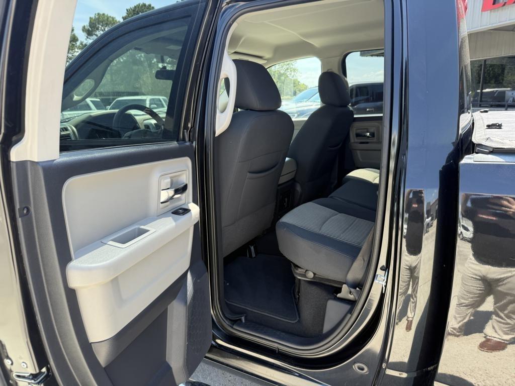 Dodge Ram 1500 2WD Quad Cab 140.5" SLT 2009