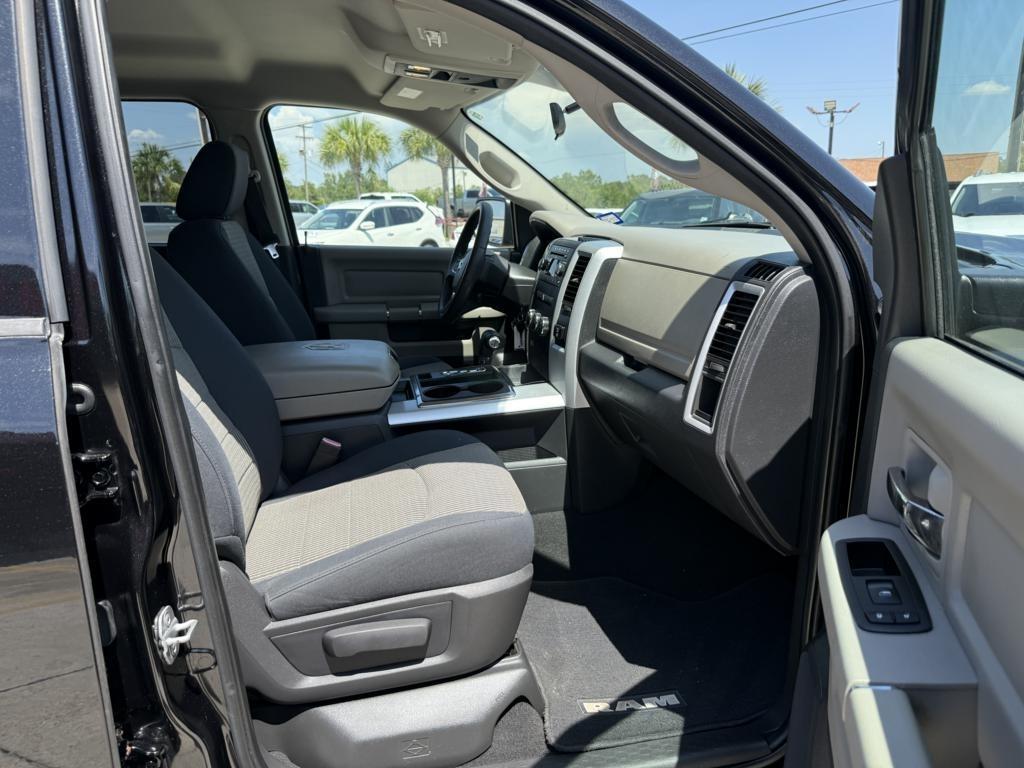 Dodge Ram 1500 2WD Quad Cab 140.5" SLT 2009