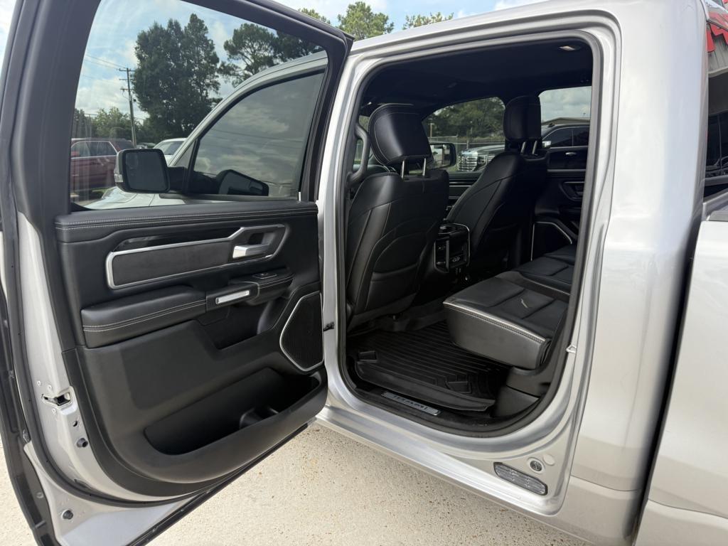 RAM 1500 Laramie 4x4 Crew Cab 5'7" Box 2020