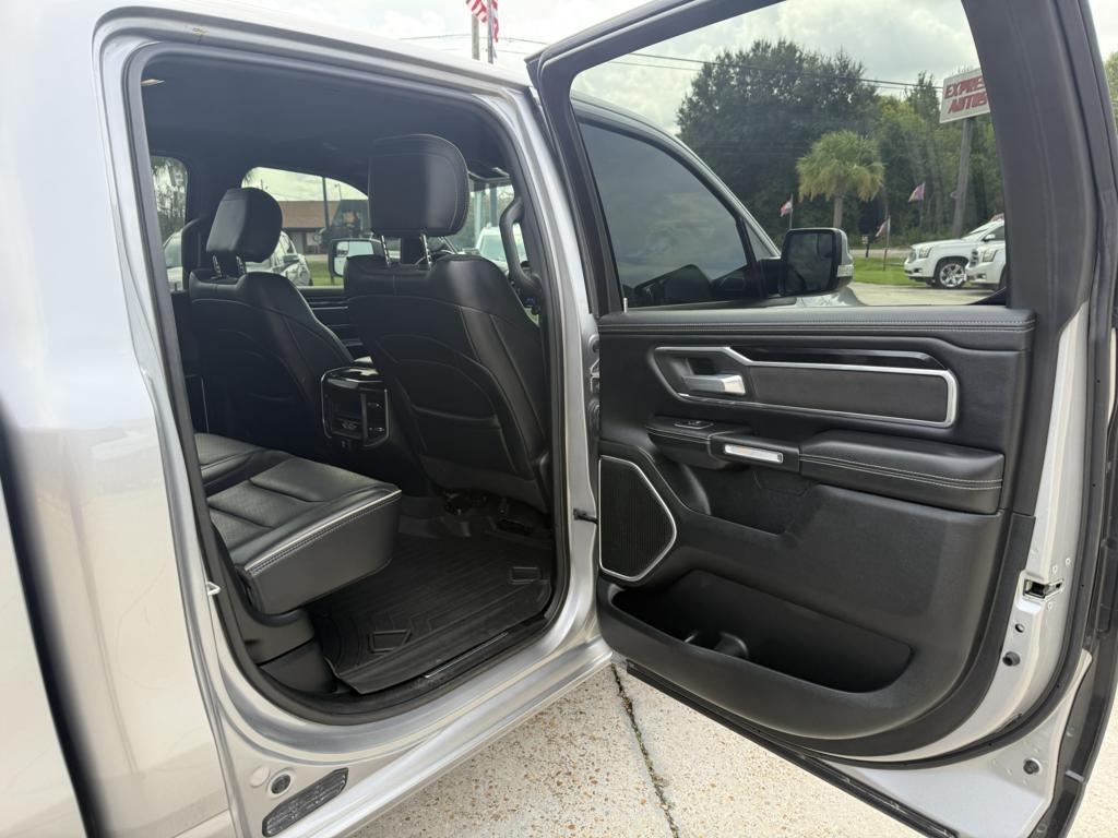 RAM 1500 Laramie 4x4 Crew Cab 5'7" Box 2020