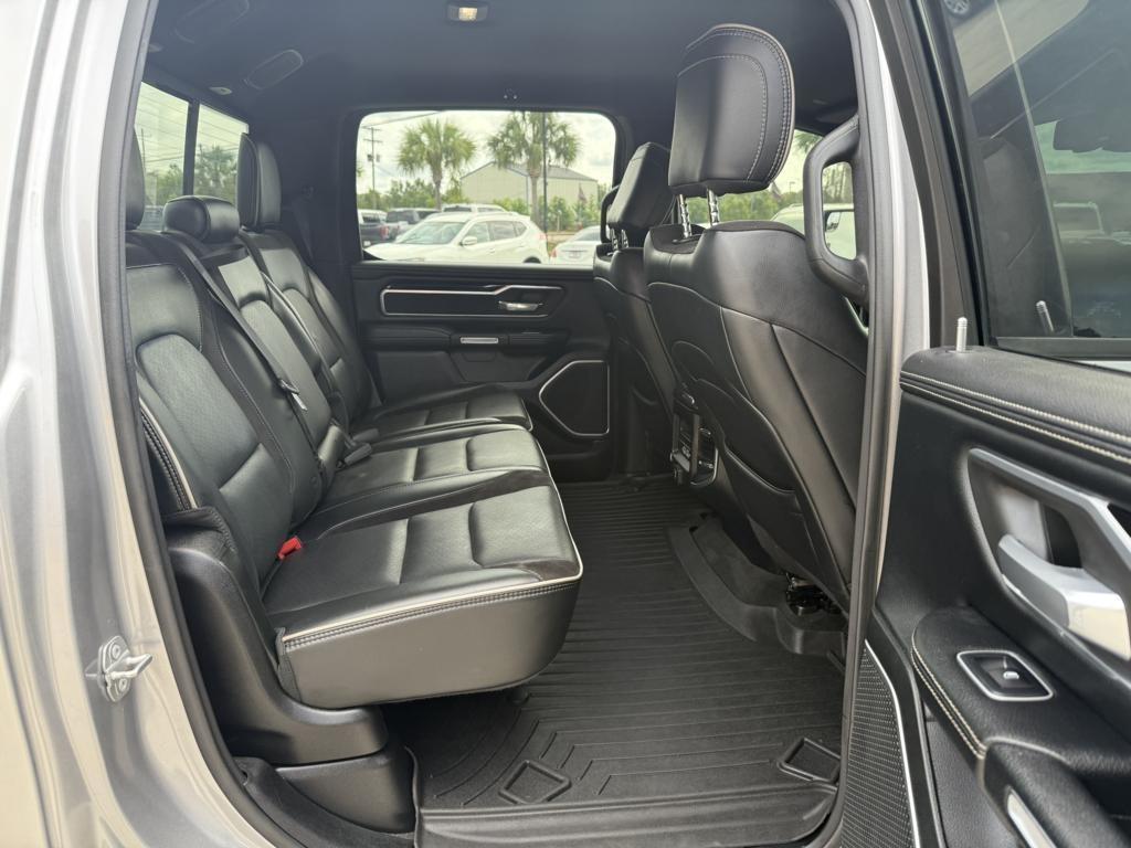 RAM 1500 Laramie 4x4 Crew Cab 5'7" Box 2020