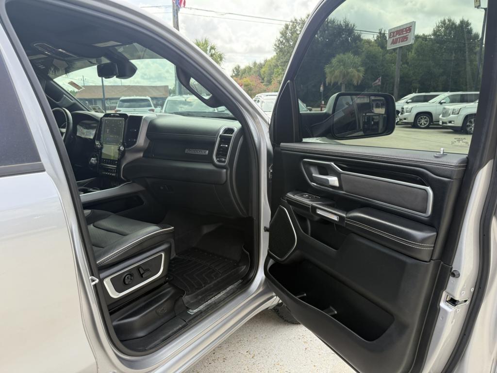 RAM 1500 Laramie 4x4 Crew Cab 5'7" Box 2020