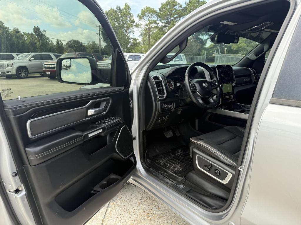 RAM 1500 Laramie 4x4 Crew Cab 5'7" Box 2020
