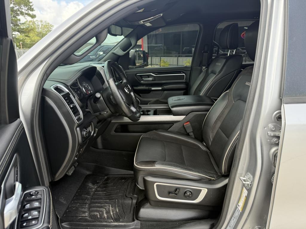 RAM 1500 Laramie 4x4 Crew Cab 5'7" Box 2020