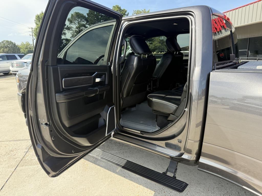 RAM 3500 Laramie 4x4 Crew Cab 8' Box 2020