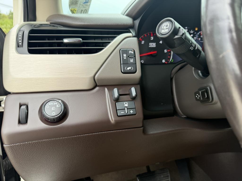 GMC Yukon XL 2WD 4dr Denali 2015