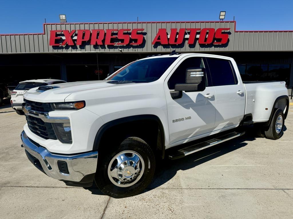 Chevrolet Silverado 3500HD 4WD Crew Cab 172" LT 2024