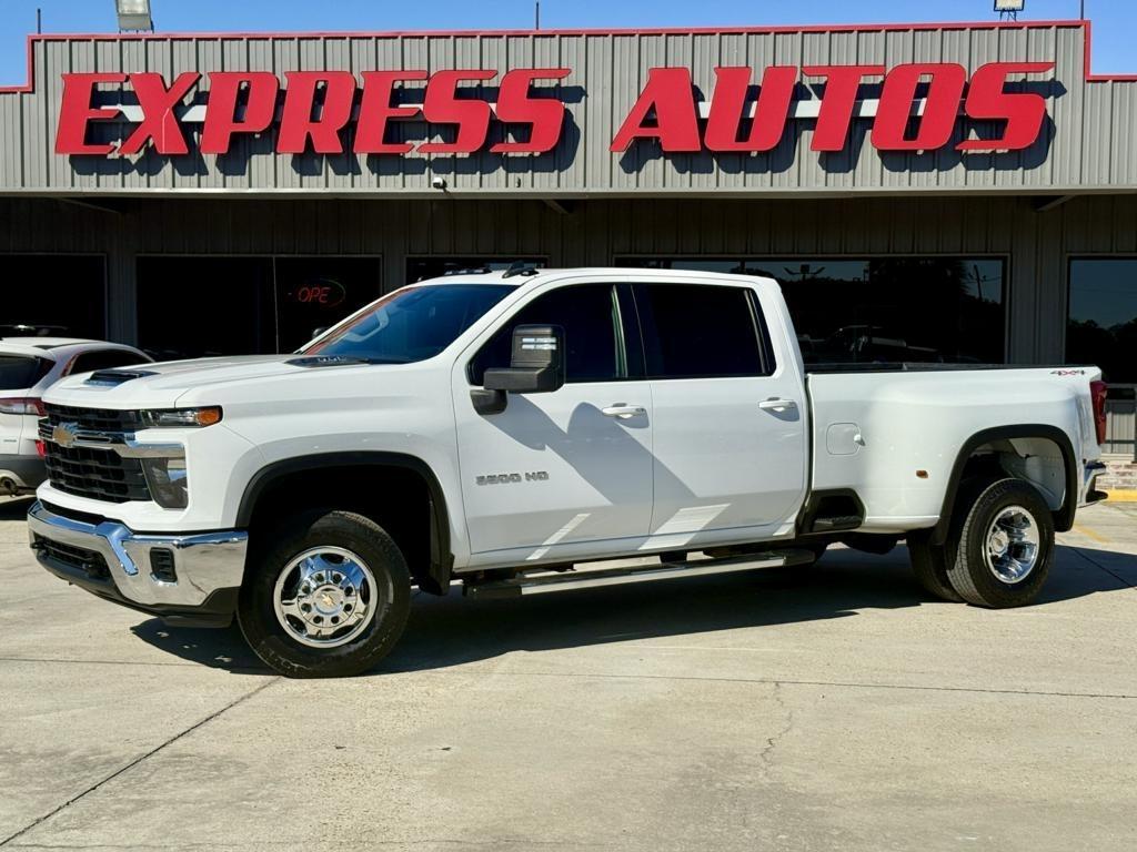 Chevrolet Silverado 3500HD 4WD Crew Cab 172" LT 2024