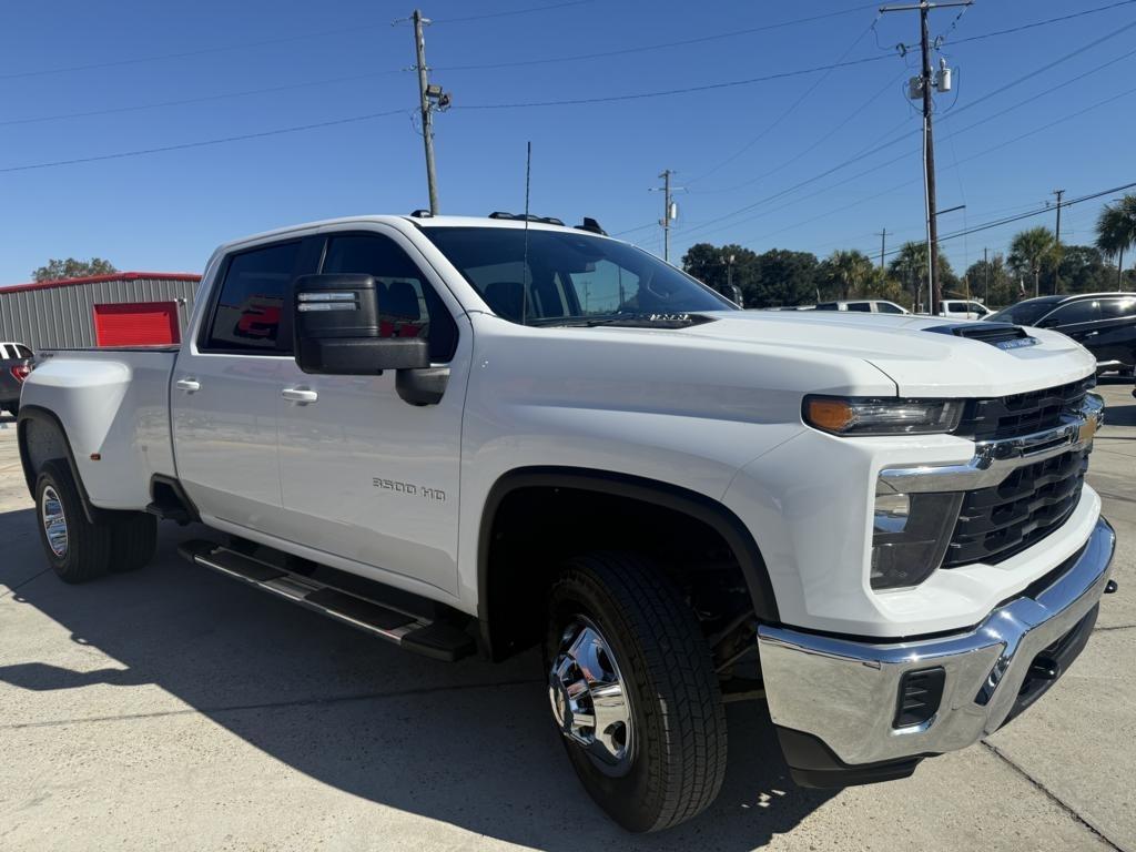 Chevrolet Silverado 3500HD 4WD Crew Cab 172" LT 2024