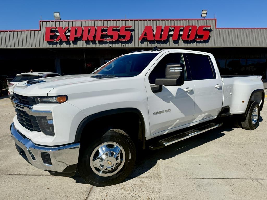 Chevrolet Silverado 3500HD 4WD Crew Cab 172" LT 2024