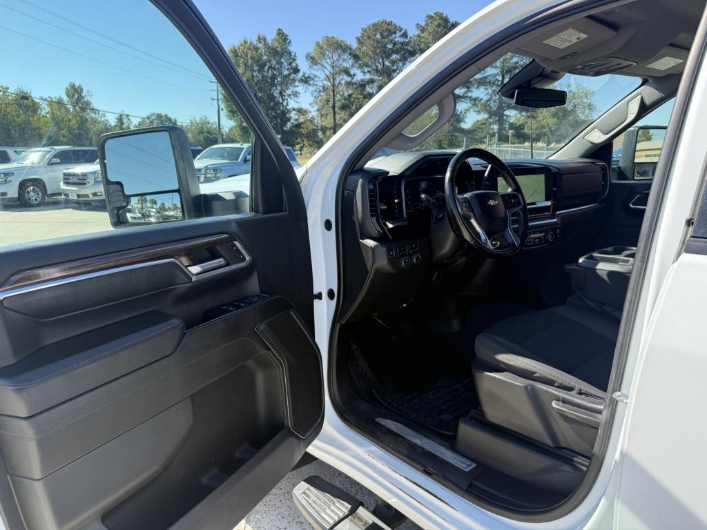 Chevrolet Silverado 3500HD 4WD Crew Cab 172" LT 2024