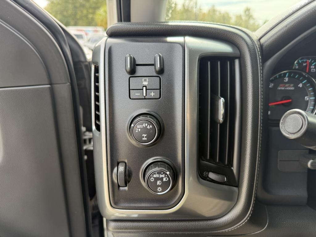 Chevrolet Silverado 1500 4WD Crew Cab 153.0" LTZ w/2LZ 2017
