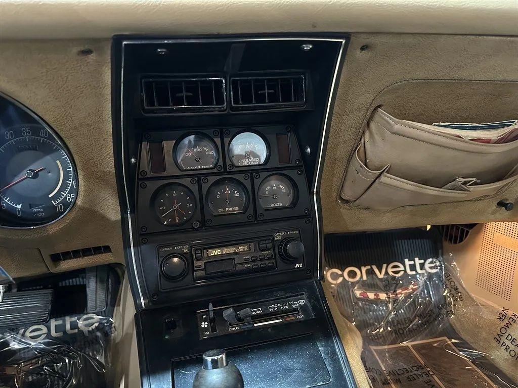 Chevrolet Corvette  1977
