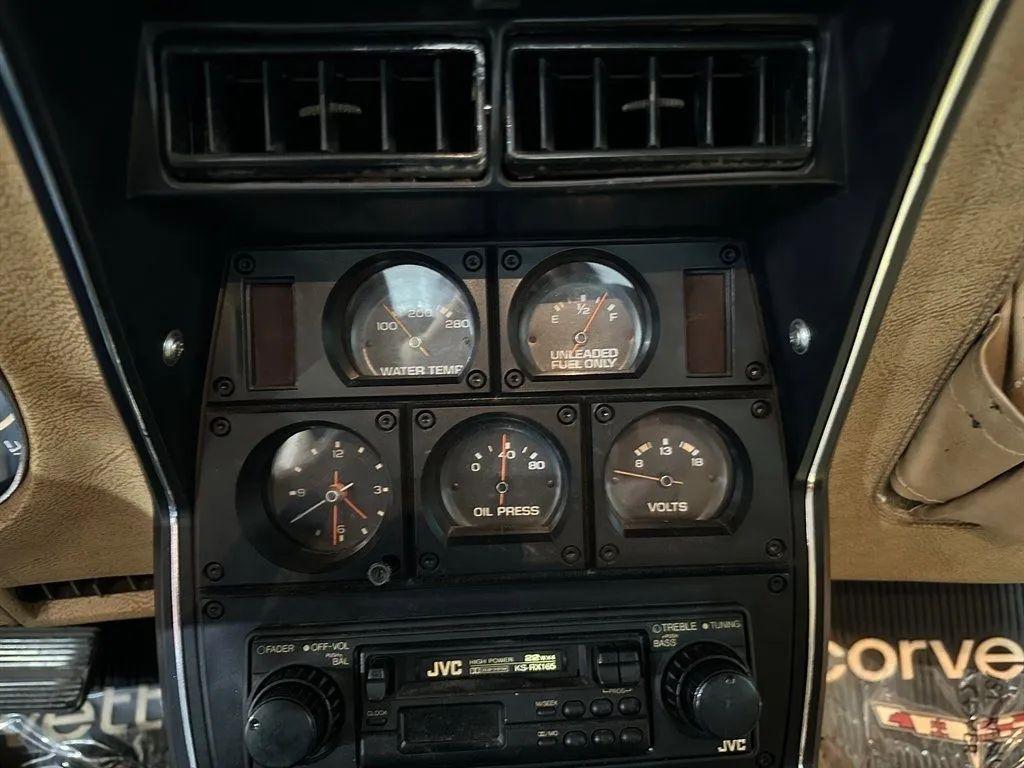 Chevrolet Corvette  1977