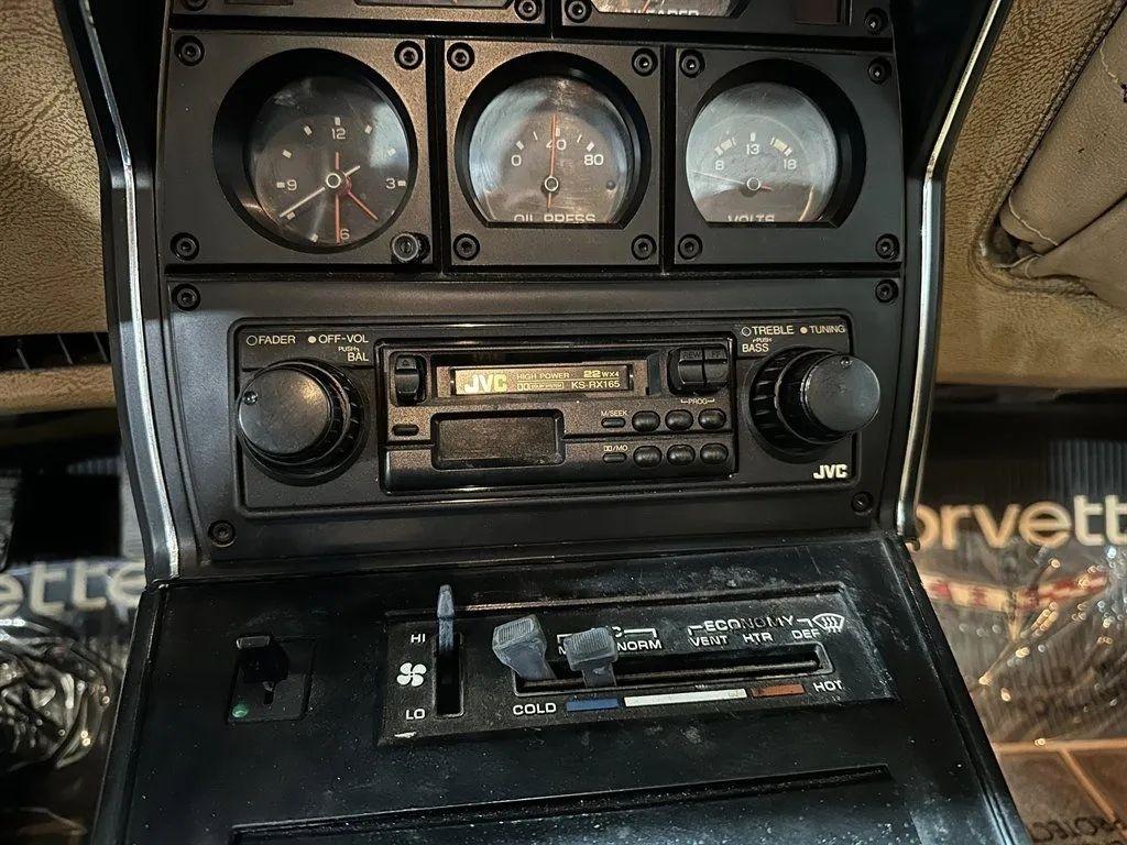 Chevrolet Corvette  1977