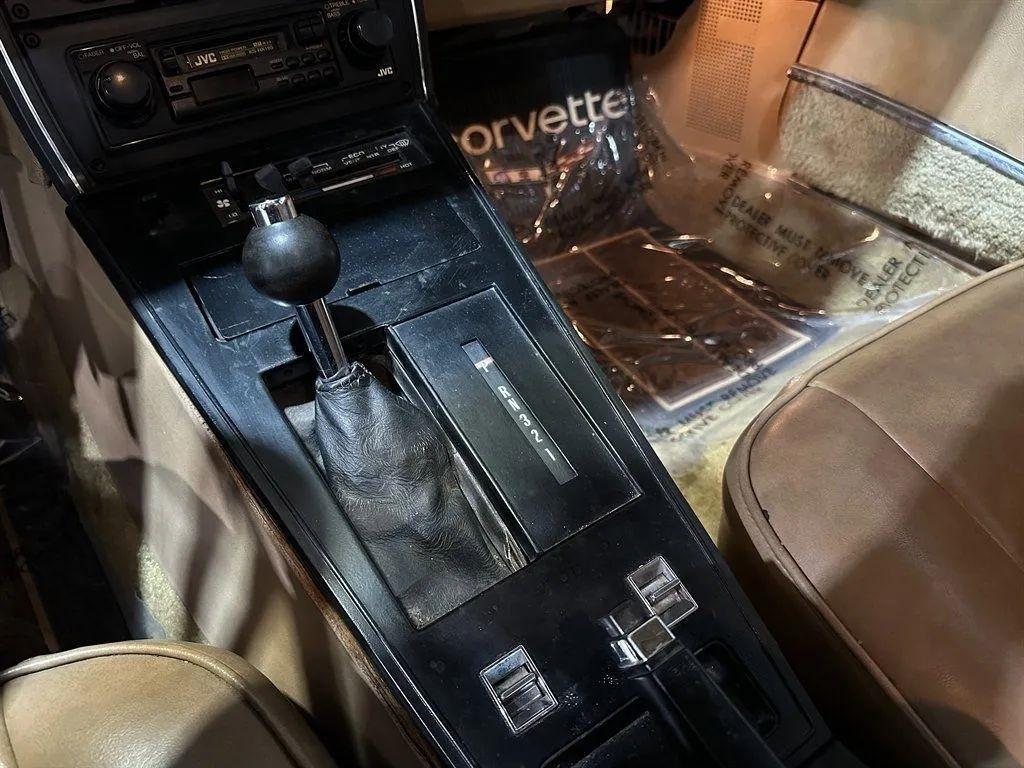 Chevrolet Corvette  1977