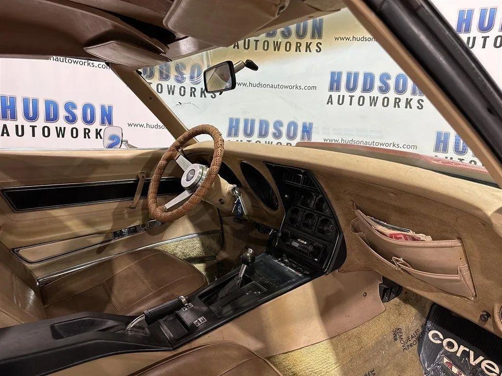 Chevrolet Corvette  1977