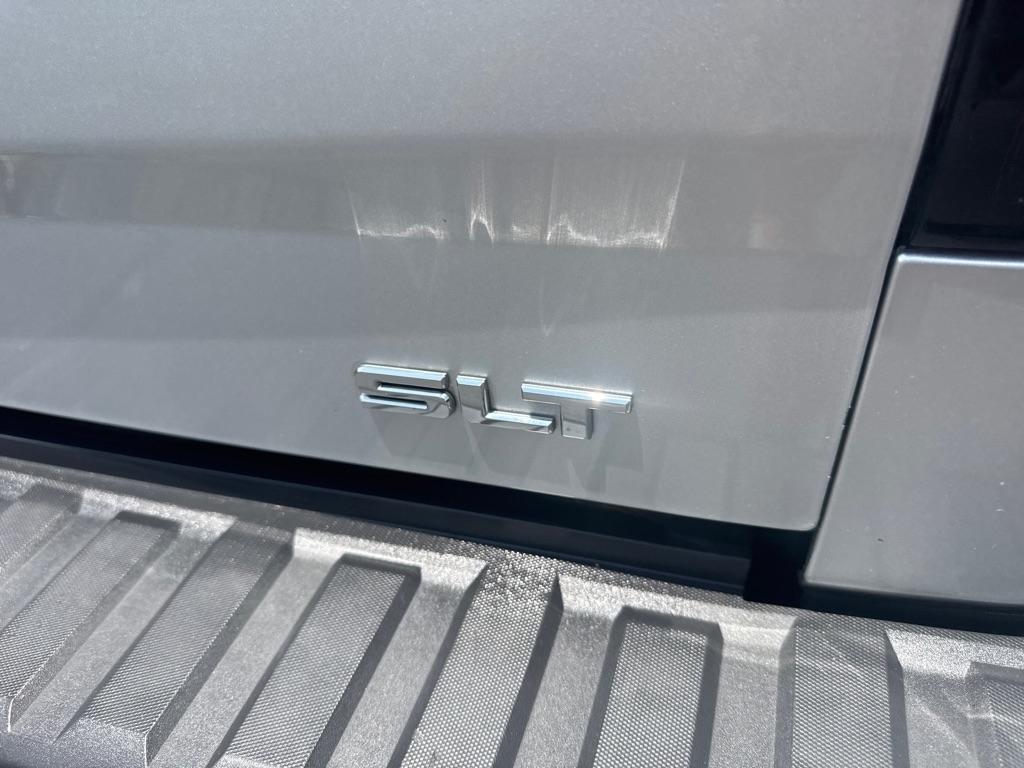 GMC Sierra 1500 4WD Crew Cab 143.5" SLT 2017