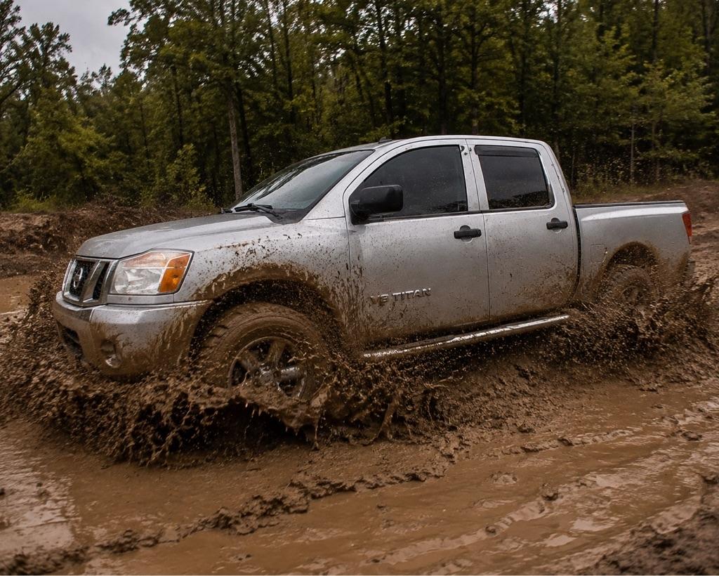 2014 Nissan Titan 4WD Crew Cab SWB S