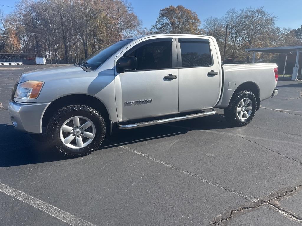 Nissan Titan 4WD Crew Cab SWB PRO-4X 2014