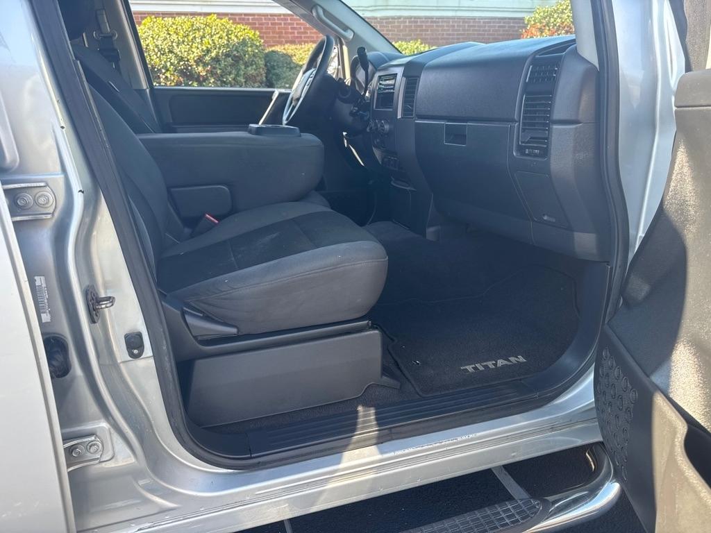 Nissan Titan 4WD Crew Cab SWB PRO-4X 2014