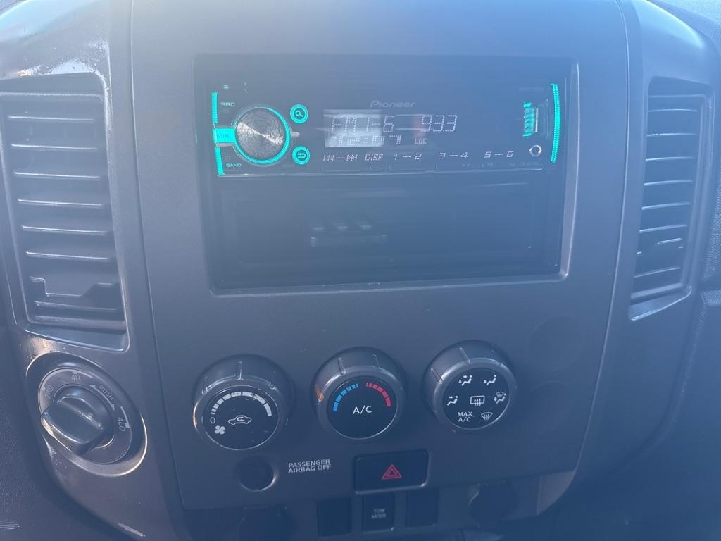 Nissan Titan 4WD Crew Cab SWB PRO-4X 2014